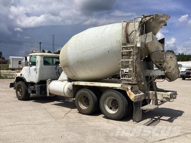 Mack DM690S Специальные грузовики