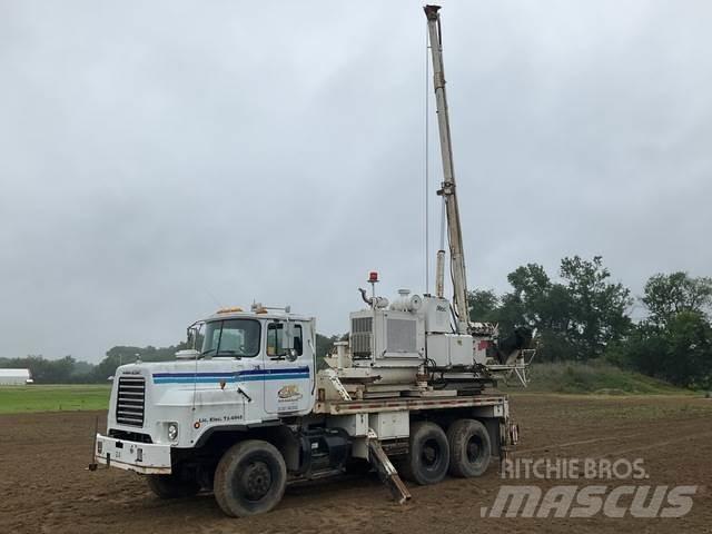 Mack DMM6906S Передвижные буровые установки