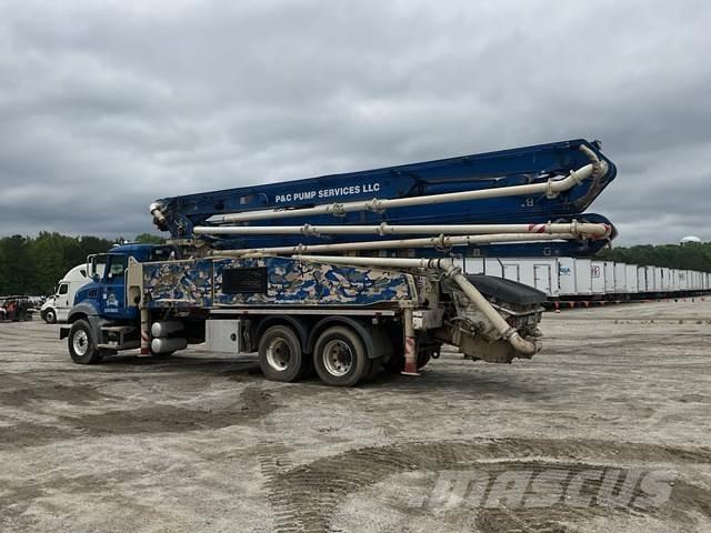 Mack GR64B Бетононасосы