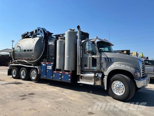 Mack Granite Гусеничные экскаваторы