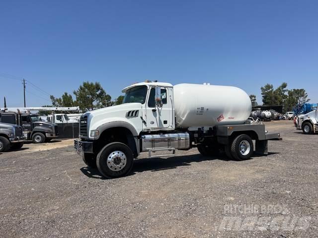 Mack GU432 Грузовики-цистерны