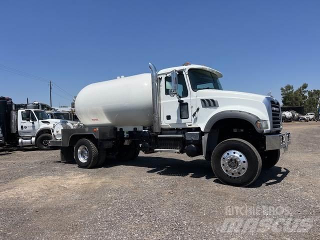 Mack GU432 Грузовики-цистерны