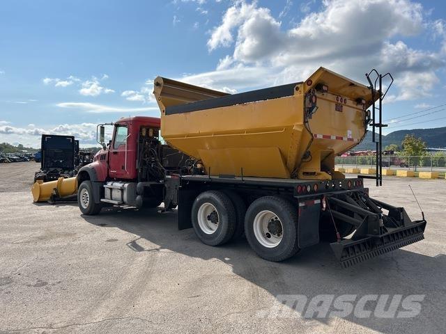Mack GU433 Снежные отвалы и плуги