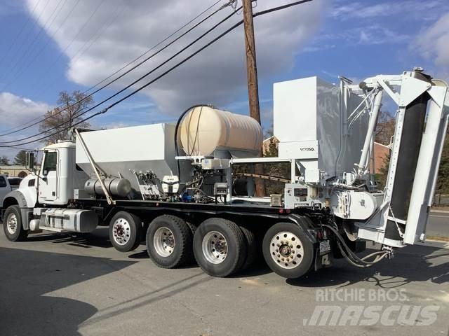 Mack GU713 Автобетоносмесители