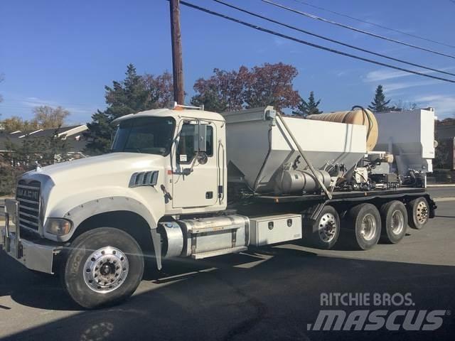 Mack GU713 Автобетоносмесители