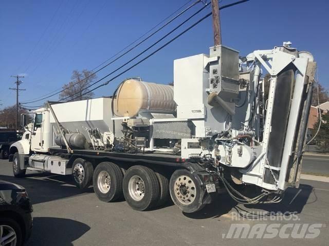 Mack GU713 Автобетоносмесители