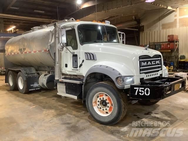 Mack GU713 Поливочные машины