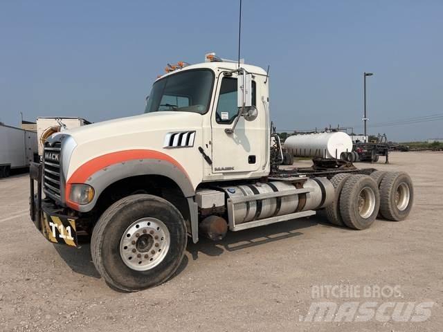 Mack GU713 Седельные тягачи