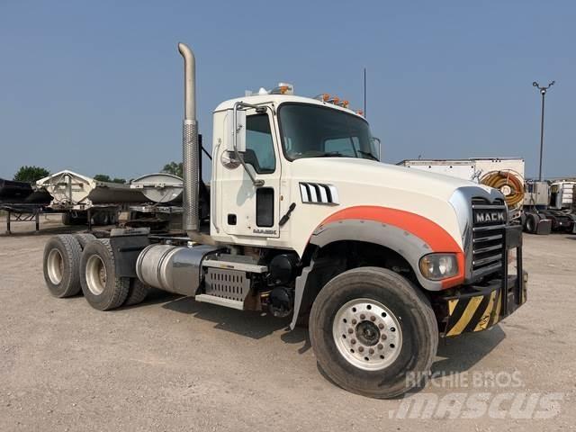 Mack GU713 Седельные тягачи