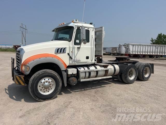 Mack GU713 Седельные тягачи