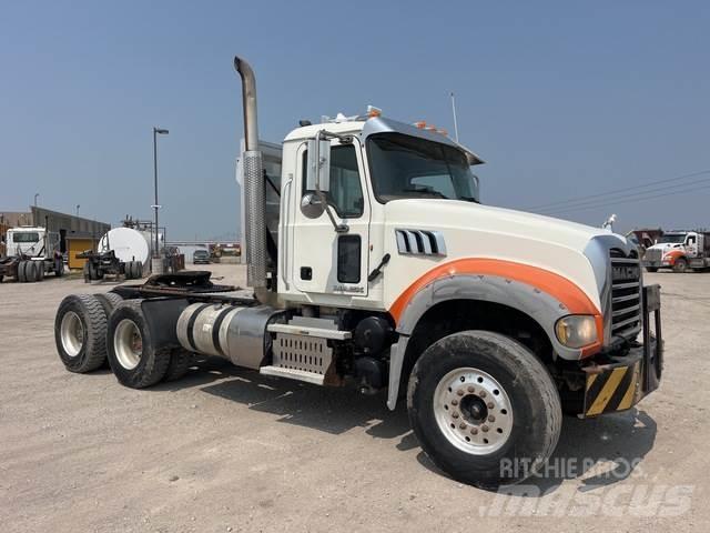 Mack GU713 Седельные тягачи