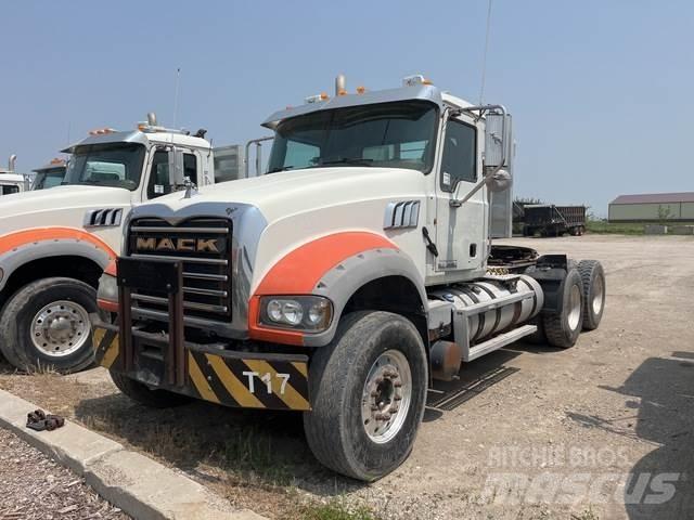 Mack GU713 Седельные тягачи