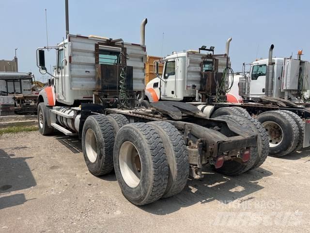 Mack GU713 Седельные тягачи