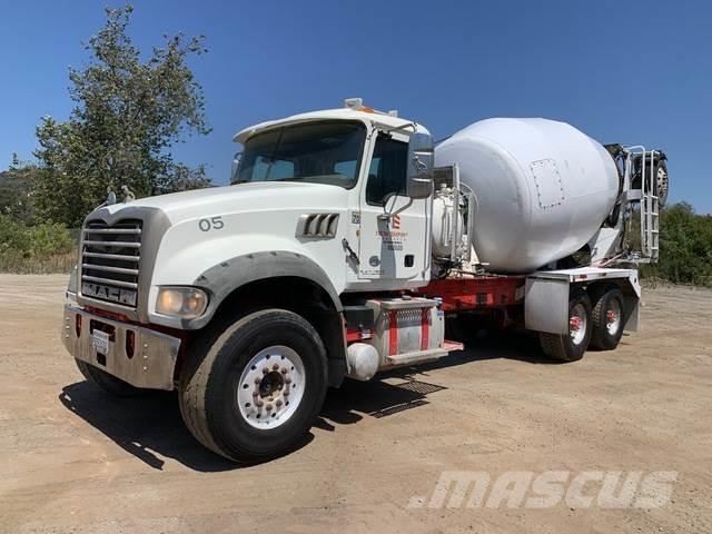 Mack GU713 Специальные грузовики