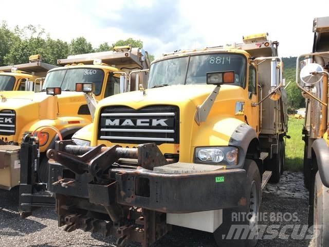 Mack GU713 Снежные отвалы и плуги