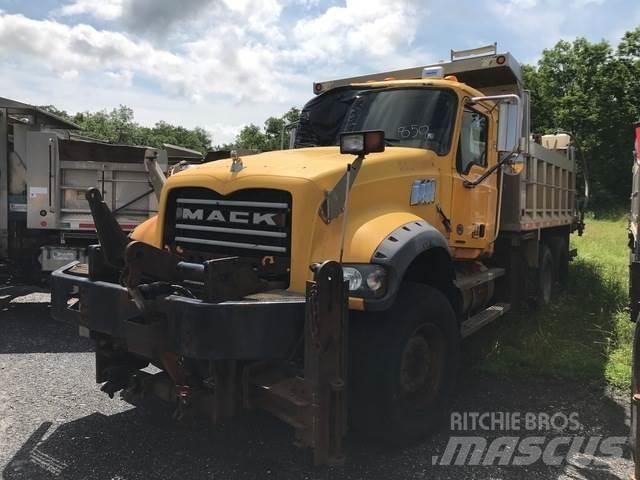 Mack GU713 Снежные отвалы и плуги