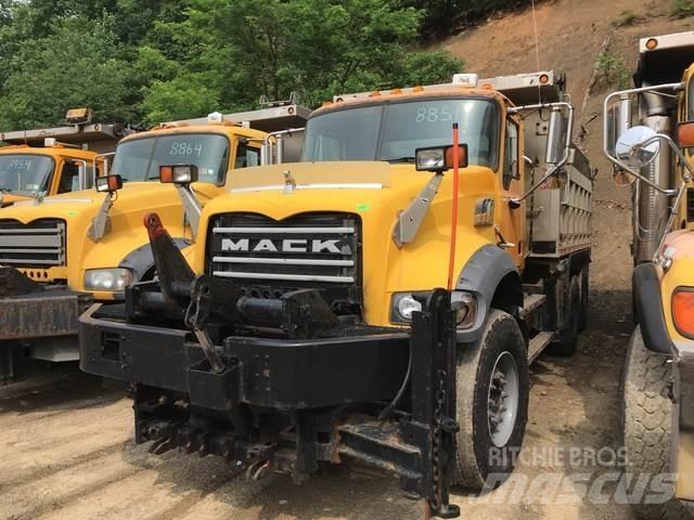 Mack GU713 Снежные отвалы и плуги