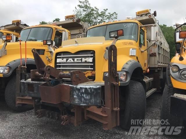 Mack GU713 Снежные отвалы и плуги