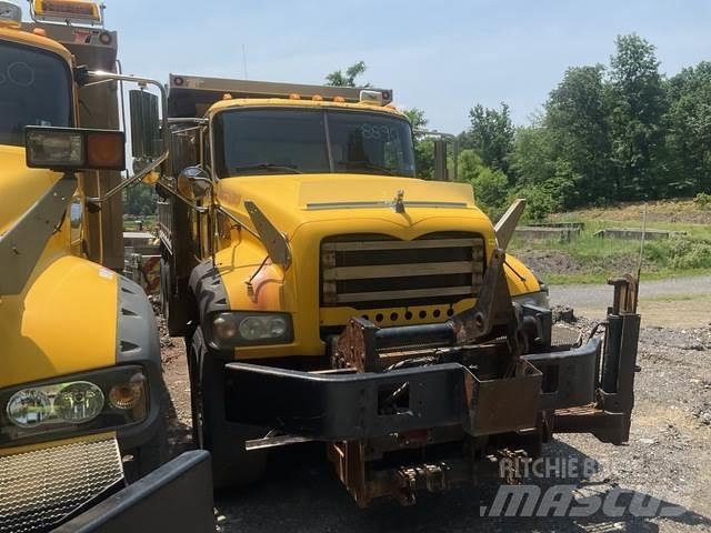 Mack GU713 Снежные отвалы и плуги