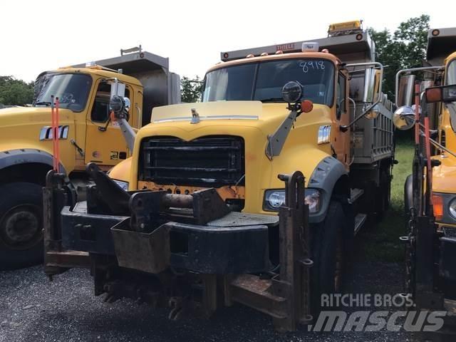 Mack GU713 Грузовики-Самосвалы