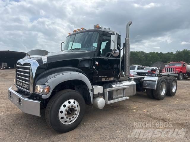 Mack GU713 Седельные тягачи