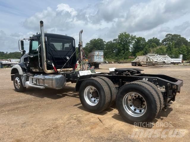 Mack GU713 Седельные тягачи