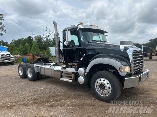 Mack GU713 Седельные тягачи