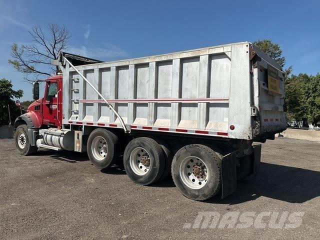 Mack GU713 Грузовики-Самосвалы