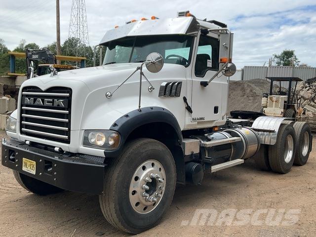 Mack GU713 Седельные тягачи