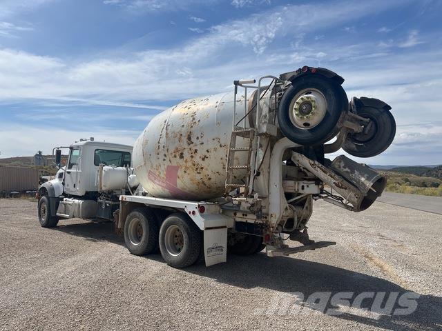 Mack GU713 Специальные грузовики