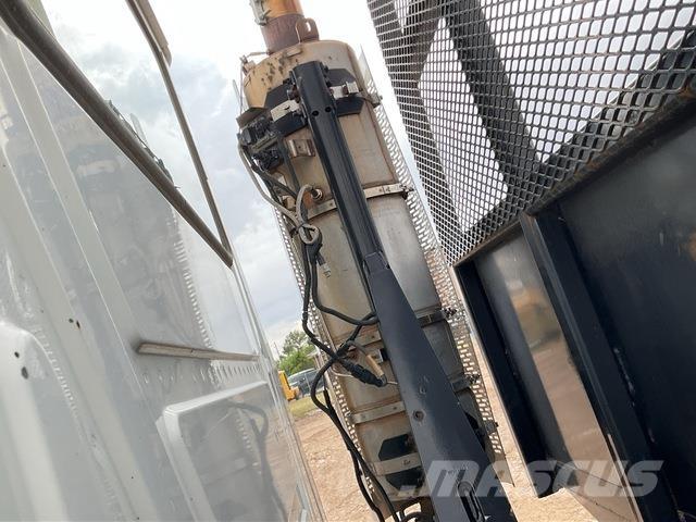 Mack GU713 Грузовики-платформы/боковая разгрузка