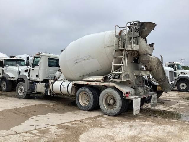 Mack GU813 Специальные грузовики