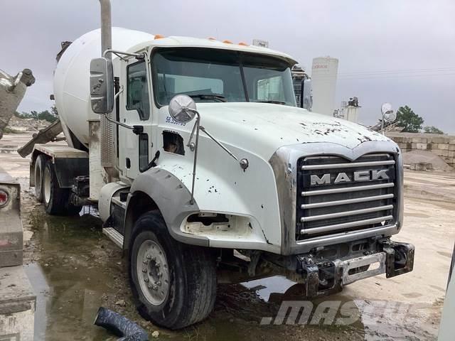 Mack GU813 Специальные грузовики