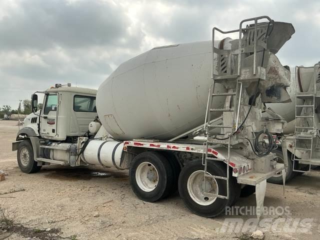 Mack GU813 Специальные грузовики