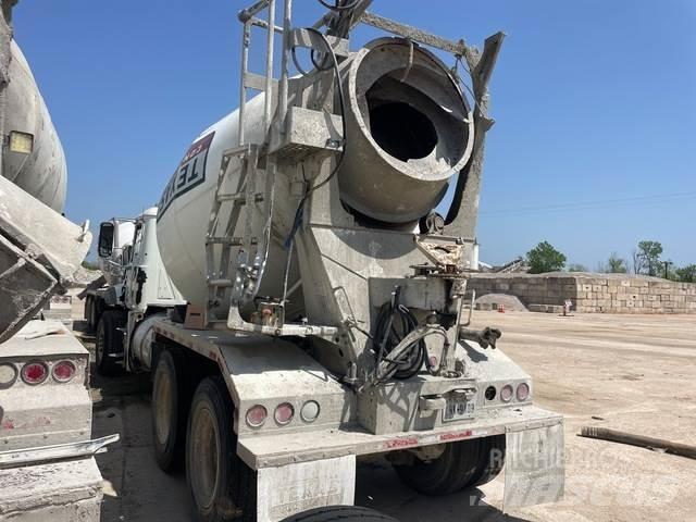 Mack GU813 Специальные грузовики