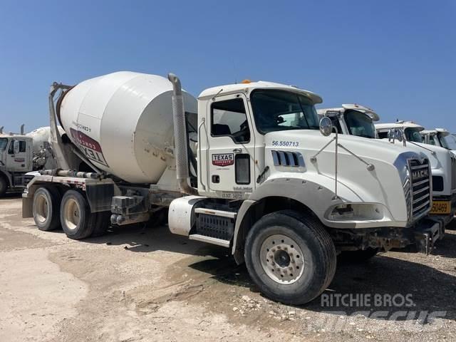 Mack GU813 Специальные грузовики