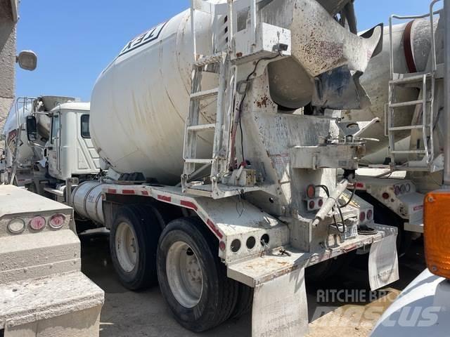 Mack GU813 Специальные грузовики