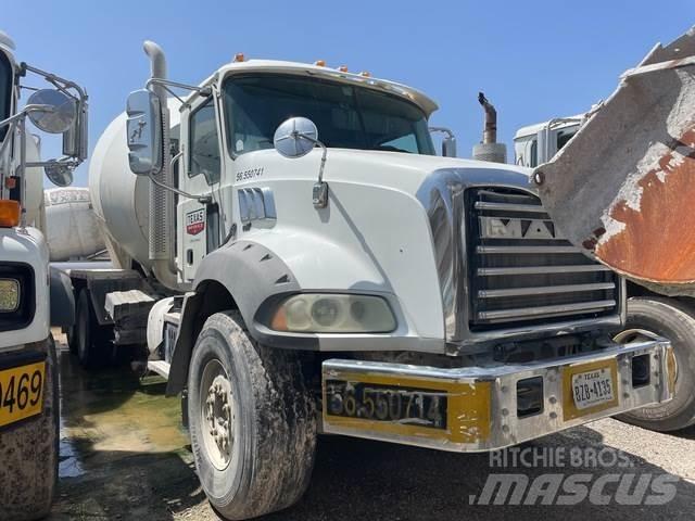 Mack GU813 Специальные грузовики