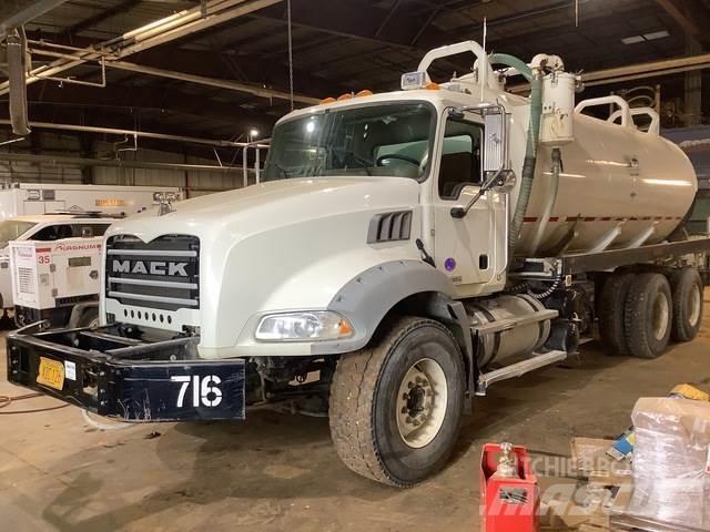 Mack GU813 Грузовики-цистерны