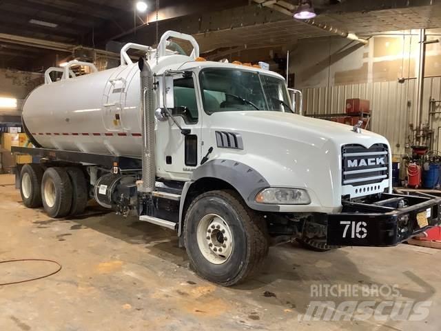 Mack GU813 Грузовики-цистерны