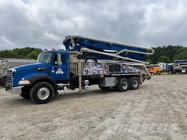Mack GU813 Бетононасосы