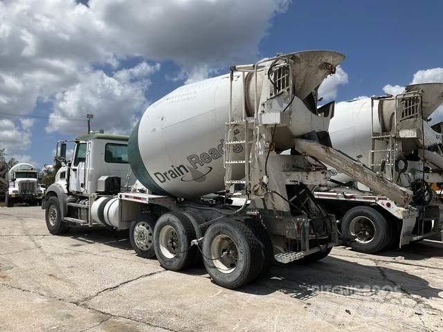 Mack GU813 Специальные грузовики