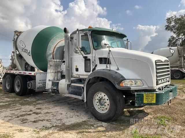 Mack GU813 Специальные грузовики