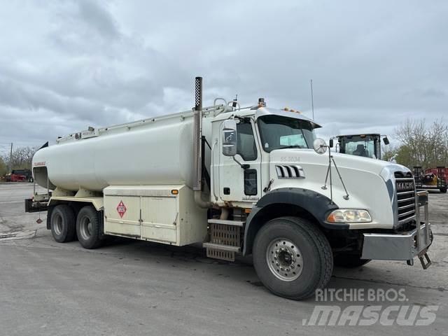 Mack GU813 Грузовики-цистерны