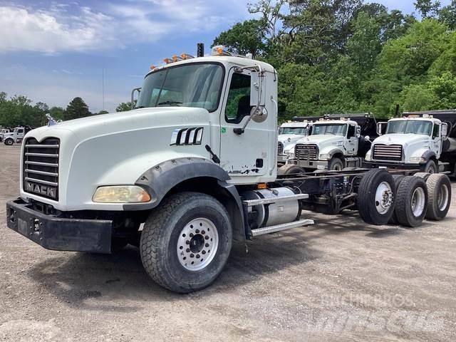 Mack GU813 Кабины