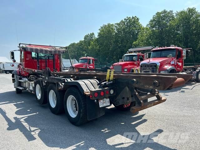 Mack GU813 Скиповые погрузчики