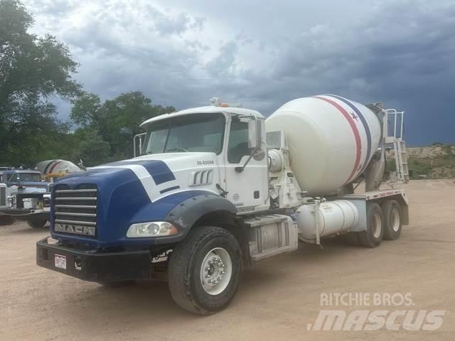 Mack GU813 Специальные грузовики