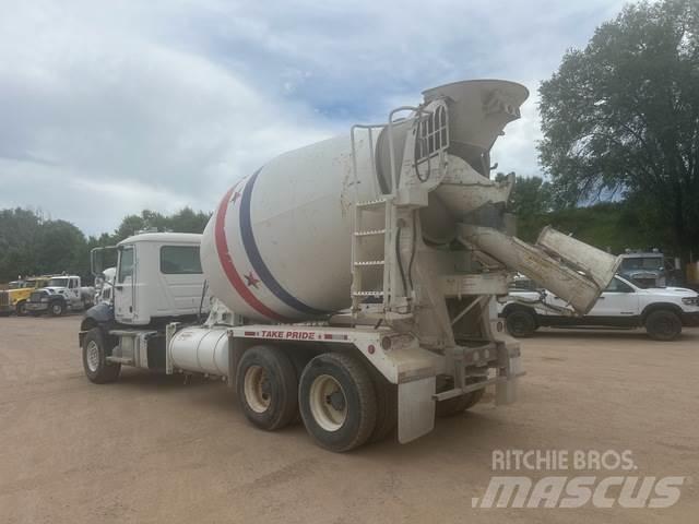 Mack GU813 Специальные грузовики