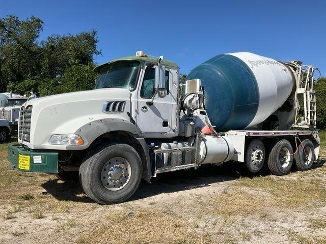 Mack GU813 Специальные грузовики