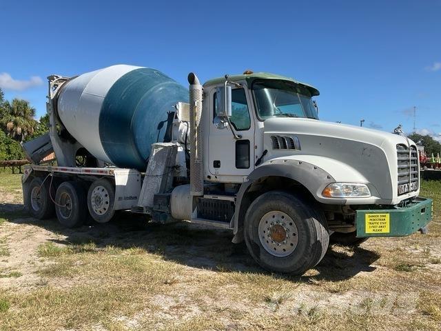 Mack GU813 Специальные грузовики